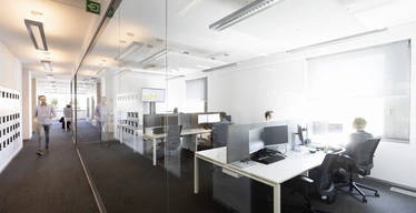 gebouw savaco binnen medewerkers aan het werk