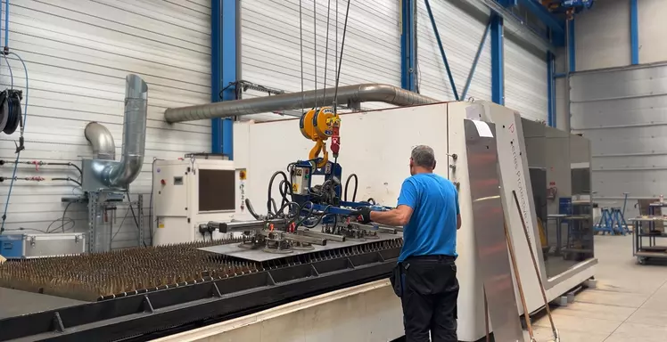 Unata ontwikkelt en bouwt geïntegreerde interne transportsystemen.