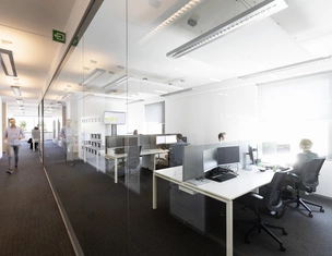 gebouw savaco binnen medewerkers aan het werk